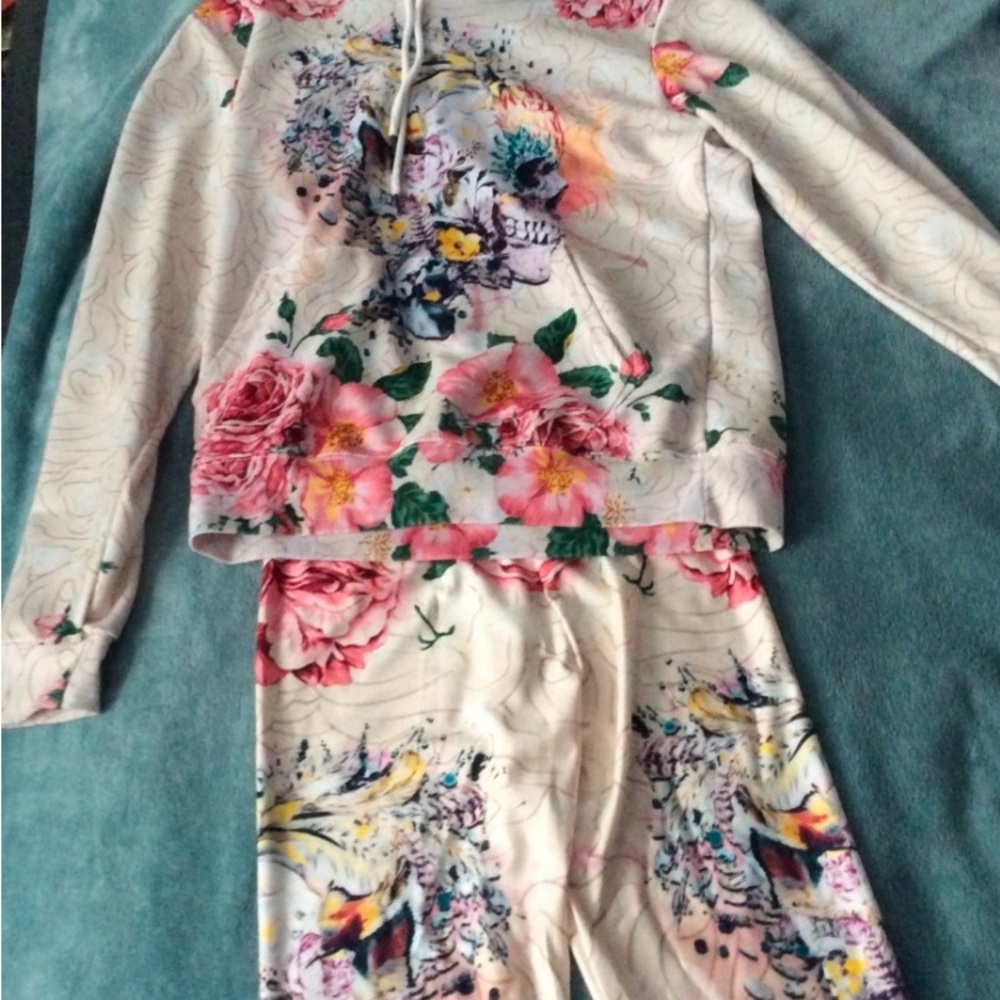 Long Sleeve Sweatshirt & pant set, Brand New rose & scull
